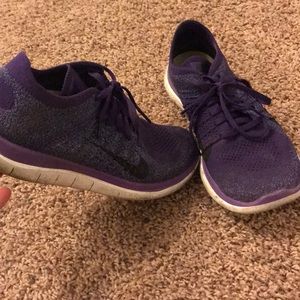 Size 9 Nike free fly knit 4.0